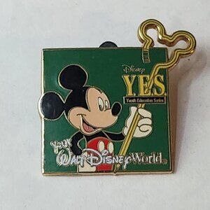 Pre-owned Vintage Walt Disney World pin and Silver tone blue bead Bracelet